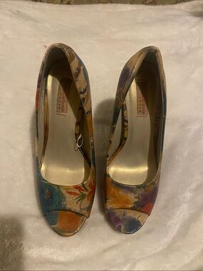 Torta Caliente Tropic Multicolor Floral Peep Toe Stiletto Heels